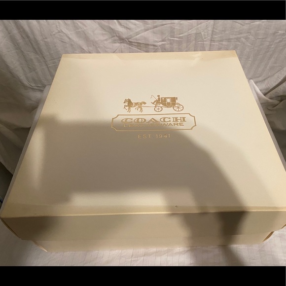 Coach - Picture 2 of 14